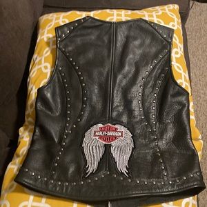 100% Leather zip up vest with Harley Davidson patch
